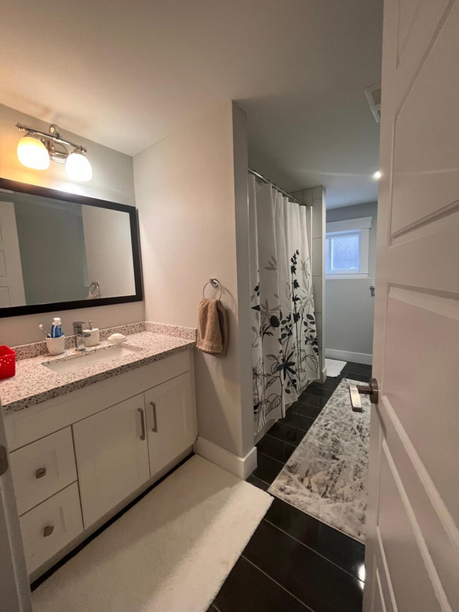 2 Bedroom Suite With Full Kitchen Revelstoke Buitenkant foto