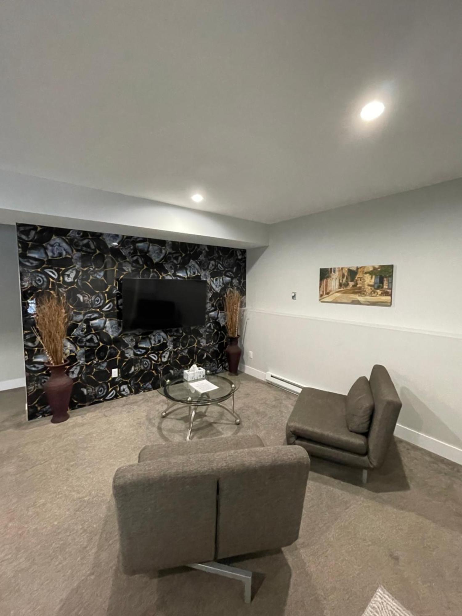 2 Bedroom Suite With Full Kitchen Revelstoke Buitenkant foto