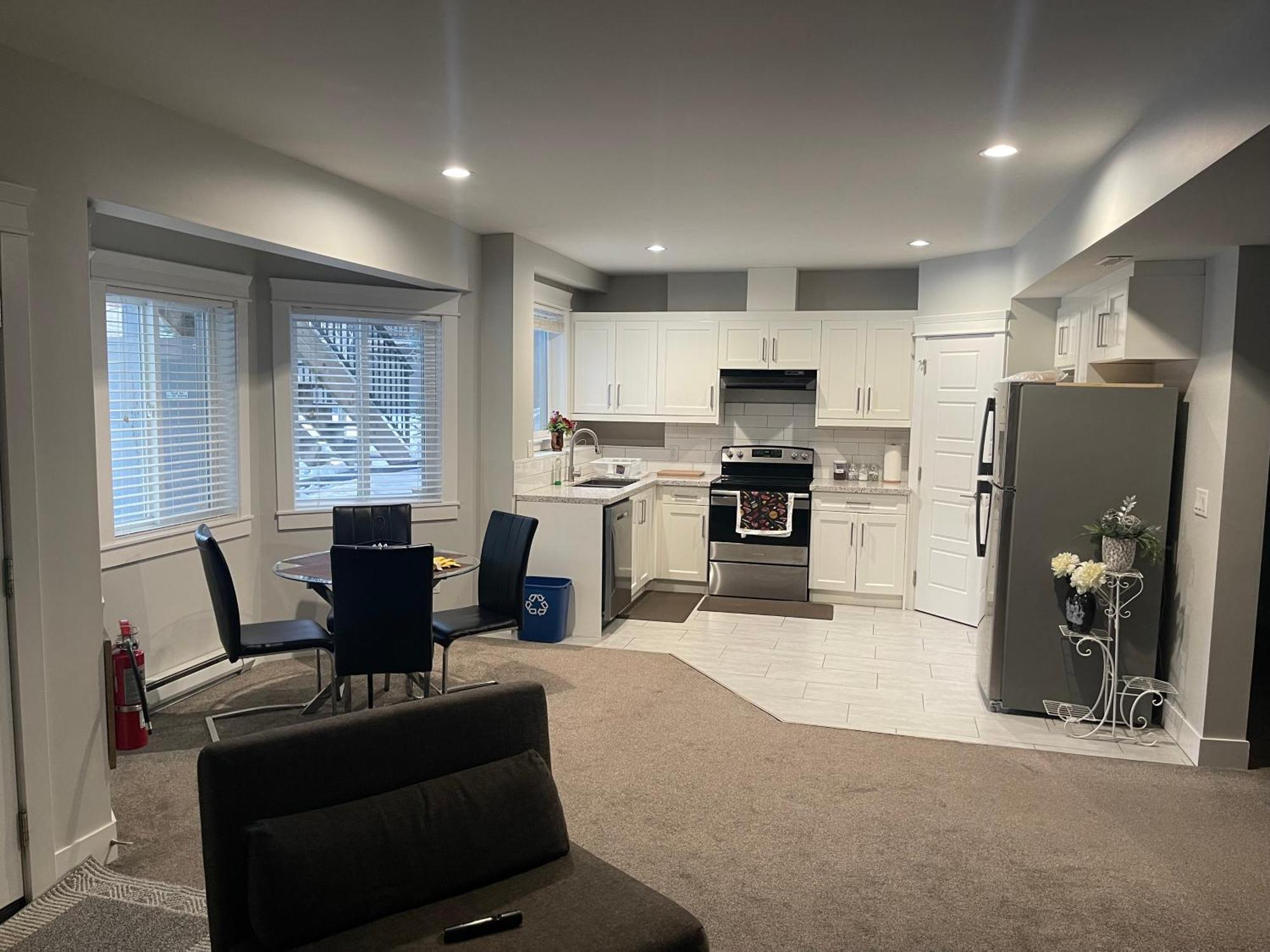 2 Bedroom Suite With Full Kitchen Revelstoke Buitenkant foto