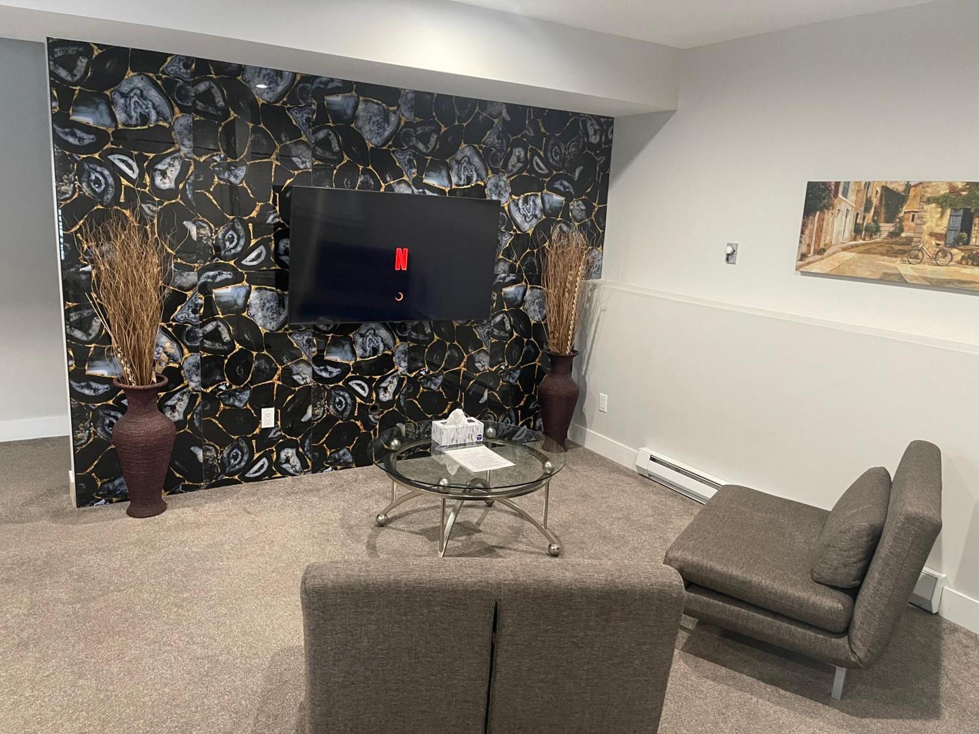 2 Bedroom Suite With Full Kitchen Revelstoke Buitenkant foto